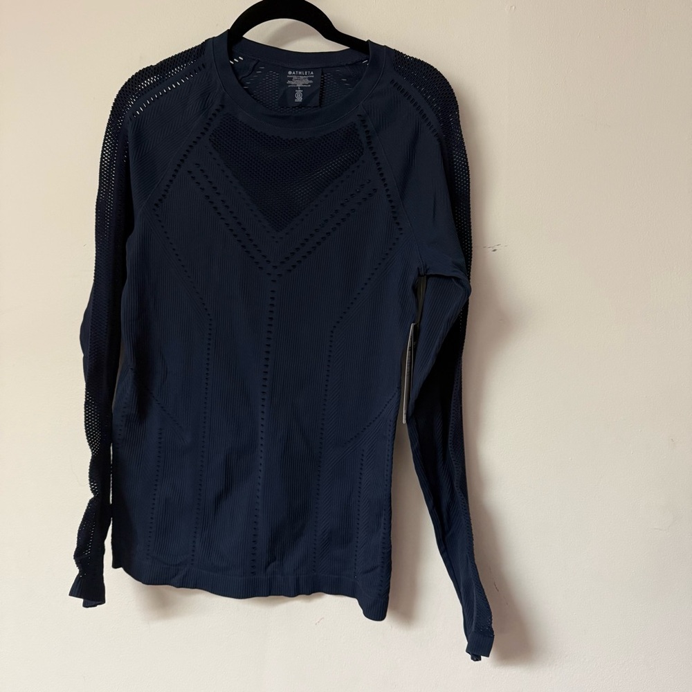 Athleta Oxygen fitted Navy Crewneck Performance top